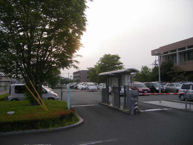 parking-lot-near-miyazaki-ken-byouin-hospital--by-howard-ahner-in-nobeoka-april-27-09.jpg