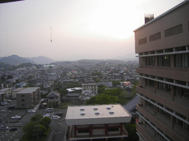 towards-nobetaka-miyazaki-ken-byouin-hospital--by-howard-ahner-in-nobeoka-april-27-09.jpg