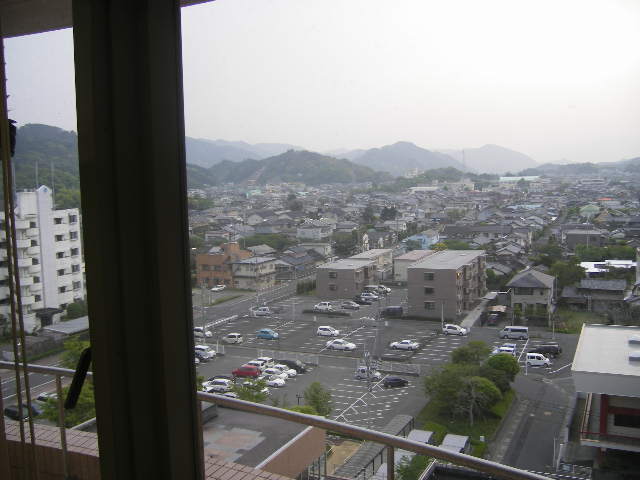 towards-west-miyazaki-ken-byouin-hospital--by-howard-ahner-in-nobeoka-april-27-09.jpg